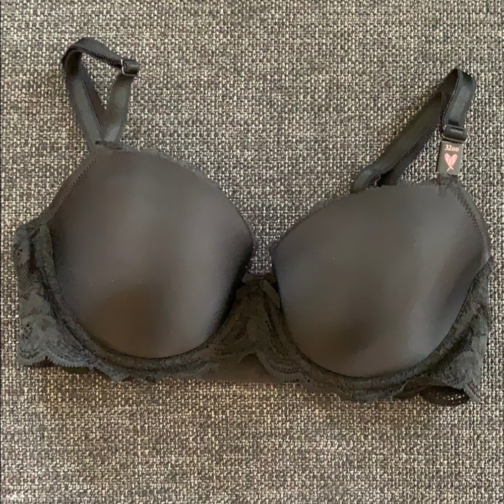 Victoria Secret black lined Demi 32 DD